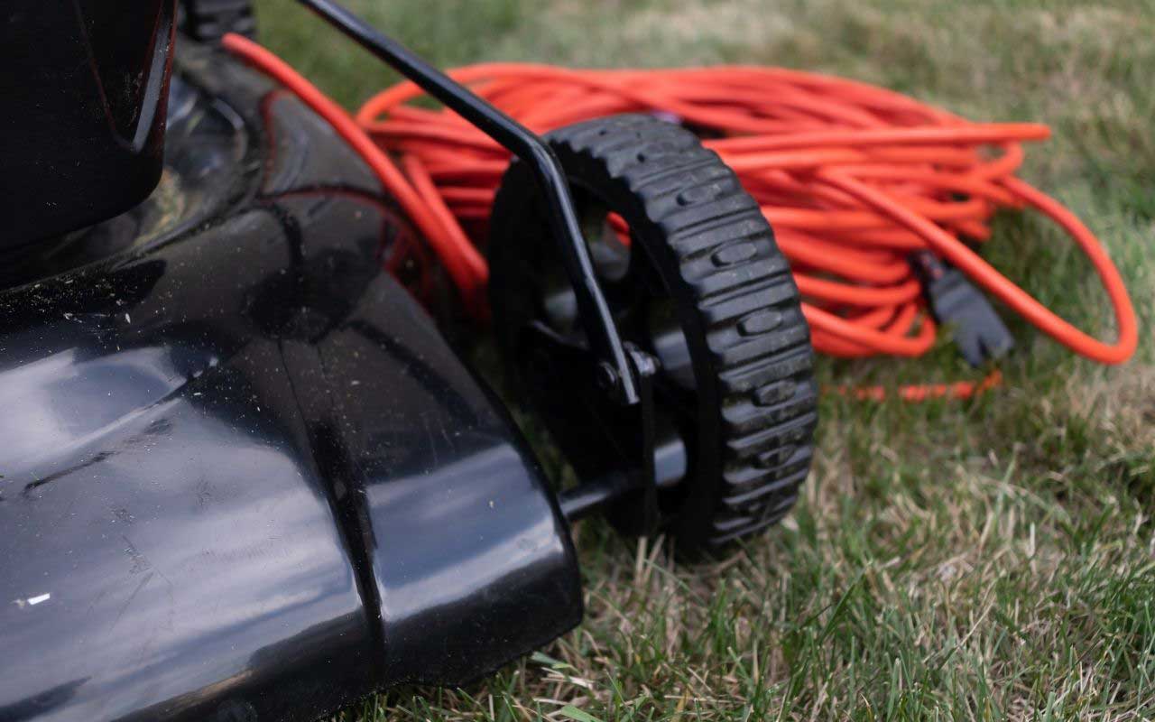 Different types of electric lawnmowers
